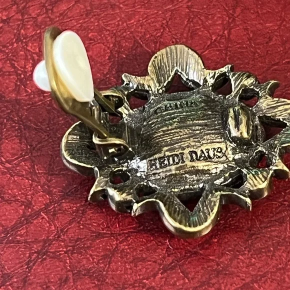 Heidi Daus Art Deco Style vintage clip on earrings with Swarovski crystals - Picture 5 of 9